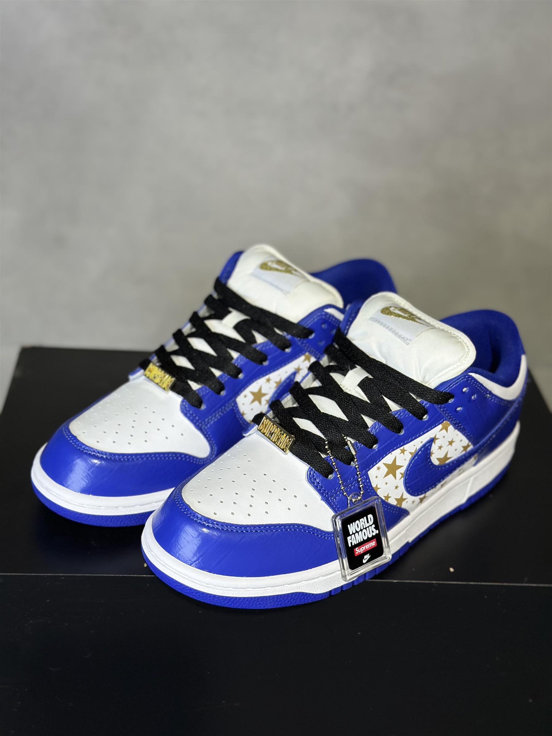 Nike Dunk Low Supreme Stars